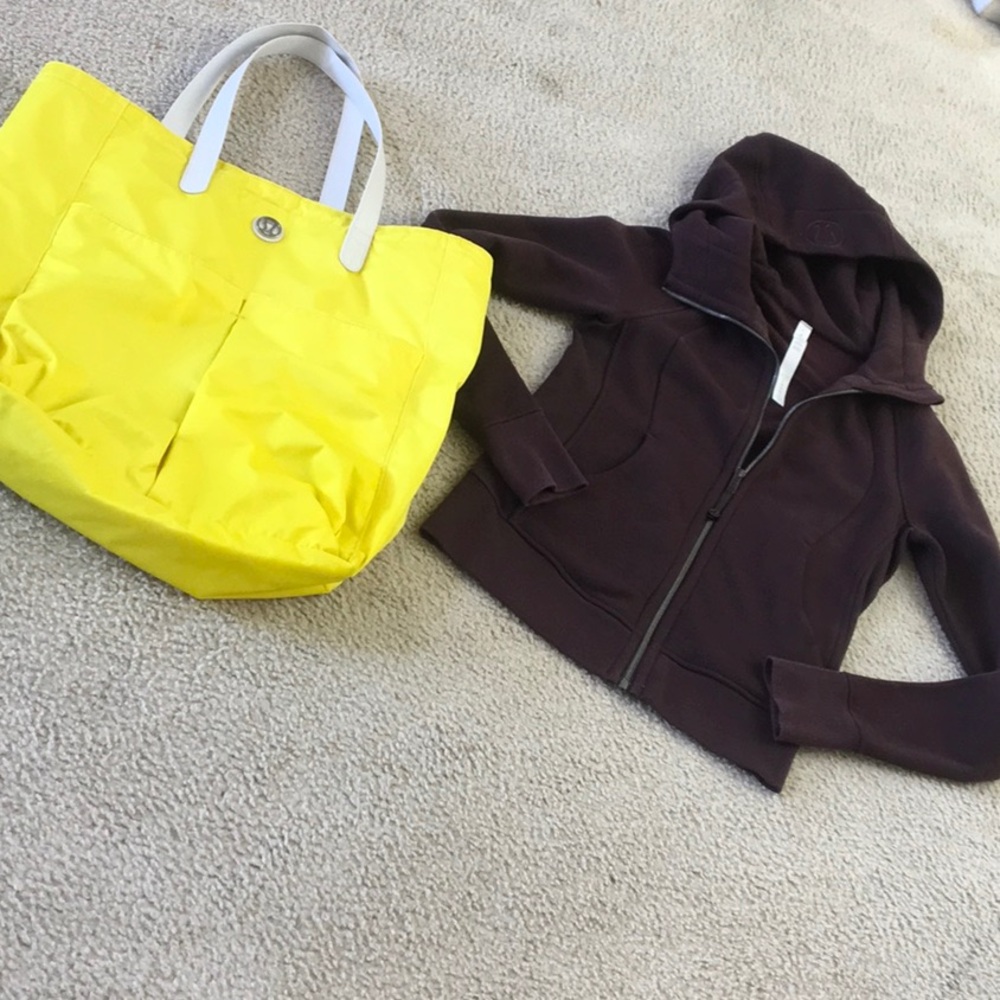LULULEMON/2 BUNDLE”BURGUNDY”SWEATSHIRT &”CHIQUITA BANANA YELLOW GYM BAG